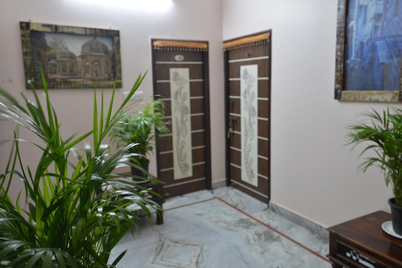 Haveli lobby with traditional doors