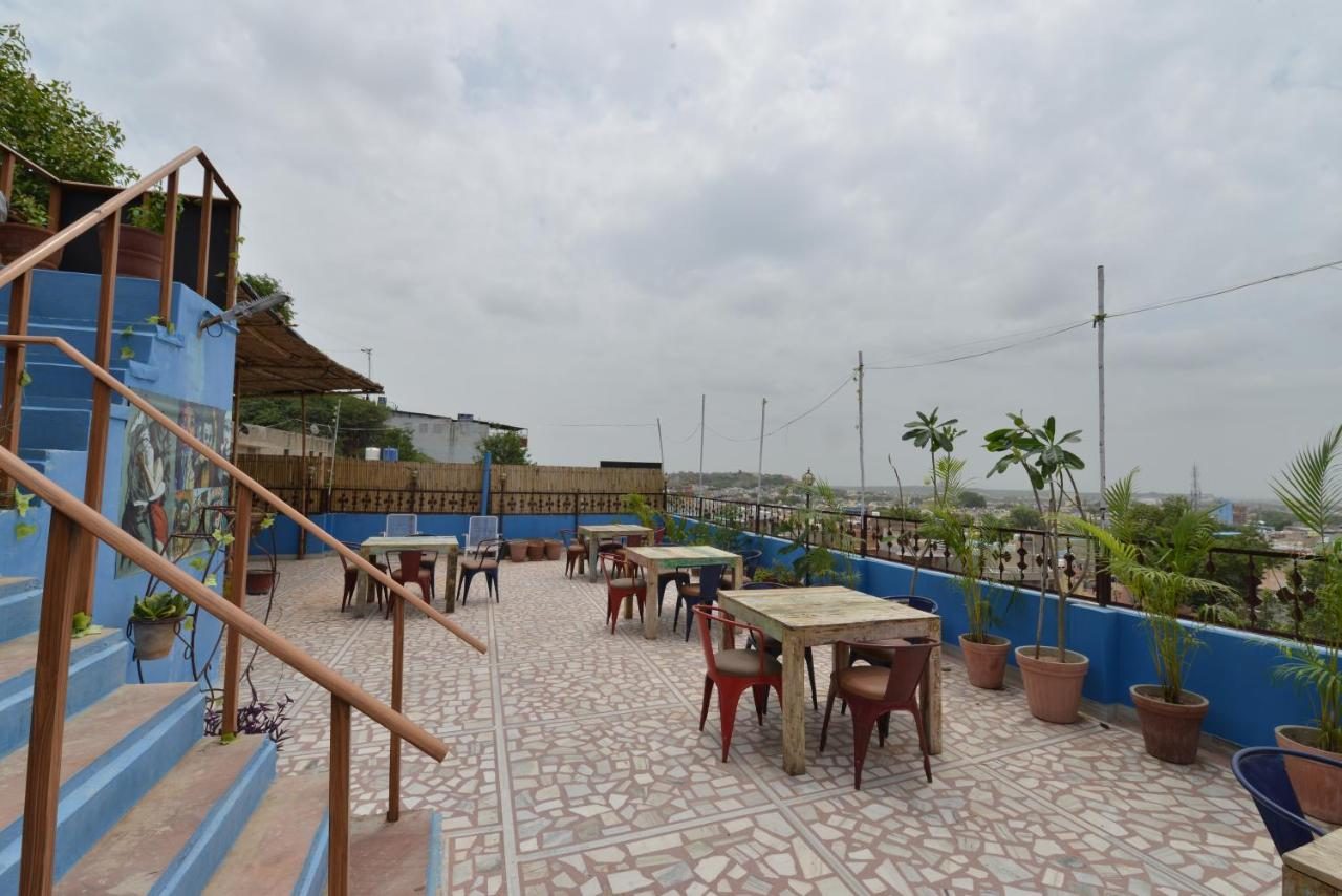 Rooftop terrace & cafe — Hotel Bawarri Haveli